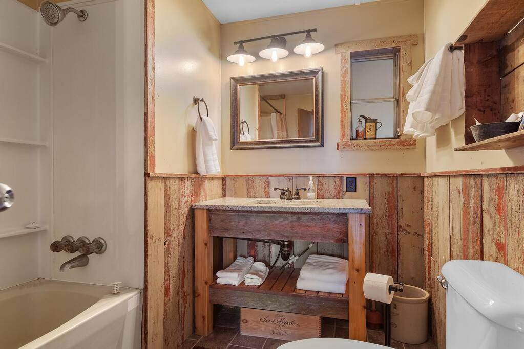 Blue Pine Retreat Villa Lead ภายนอก รูปภาพ