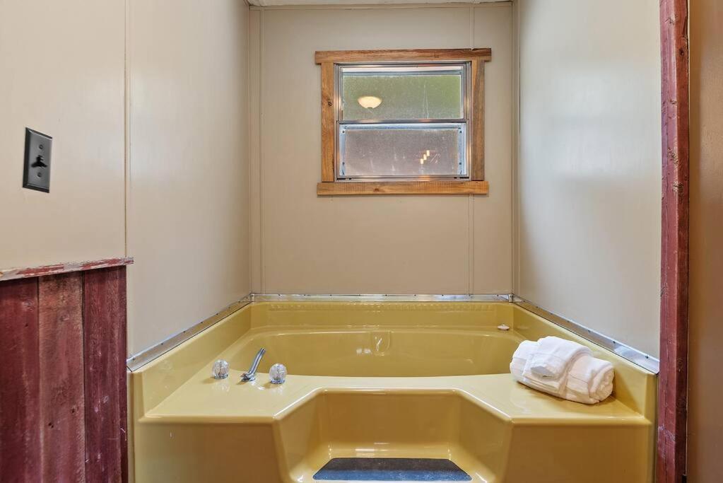 Blue Pine Retreat Villa Lead ภายนอก รูปภาพ